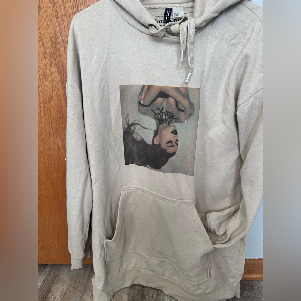Ariana Grande concert hoodie, size, small, oversized, small stain on sleeve